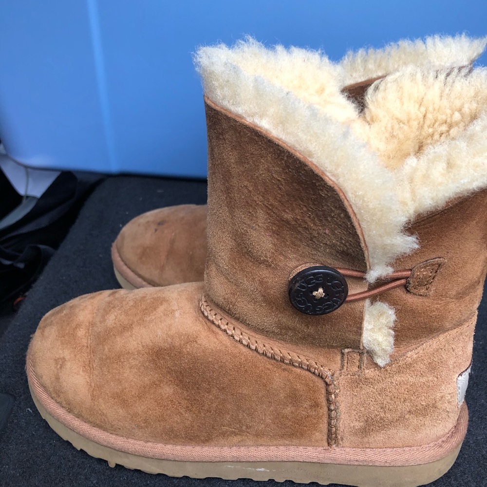 Kids Uggs - Picture 2 of 3